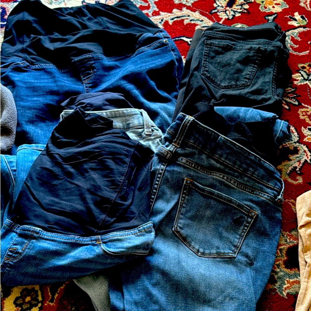 4 jeans 1 khaki and one black pants maternity